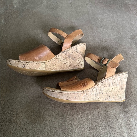 NWOT BORN Leather and Cork Heeled Wedge Sandals Size 7.5 - Picture 3 of 10